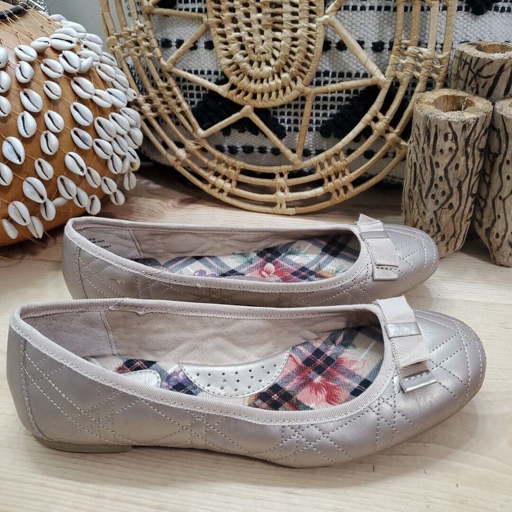 Born Tiffney Quilted Ballet Flats Wardrobe Staple Gold Metallic Womens 8.5 Med
